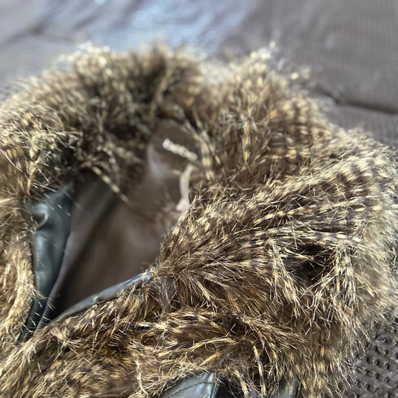 Faux leather/fur Bebe Vest with belt New Small - Picture 10 of 11